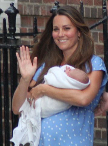 Catherine, Duchess of Cambridge, mit Prinz George am 23. Juli 2013